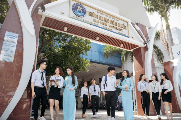 Trường Đại học Văn Hiến miễn phí tiền ăn, tiền nhà trọ cho tân sinh viên - Ảnh 1. Trường Đại học Văn Hiến miễn phí tiền ăn, tiền nhà trọ cho tân sinh viên - Ảnh 1.