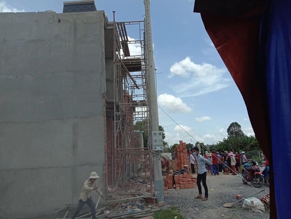 Tai nạn tại công trình nhà đang xây, 2 người chết - Ảnh 1. Tai nạn tại công trình nhà đang xây, 2 người chết - Ảnh 1.