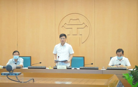Lãnh đạo Hà Nội lo lắng khi người dân vô tư ăn uống ngoài hàng quán - Ảnh 1. Lãnh đạo Hà Nội lo lắng khi người dân vô tư ăn uống ngoài hàng quán - Ảnh 1.