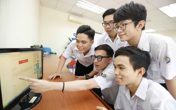 Phổ điểm tạo điều kiện cho đại học tuyển sinh - Ảnh 1. Phổ điểm tạo điều kiện cho đại học tuyển sinh - Ảnh 1.