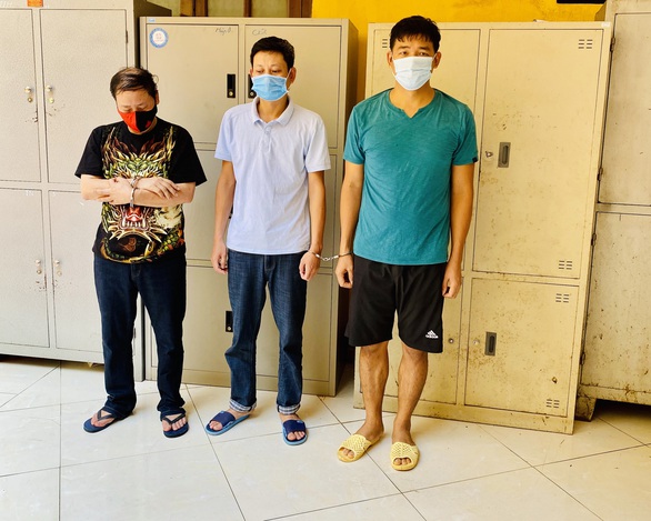 Tạm giam 3 người mua bán trái phép hóa đơn giá trị gia tăng - Ảnh 1. Tạm giam 3 người mua bán trái phép hóa đơn giá trị gia tăng - Ảnh 1.