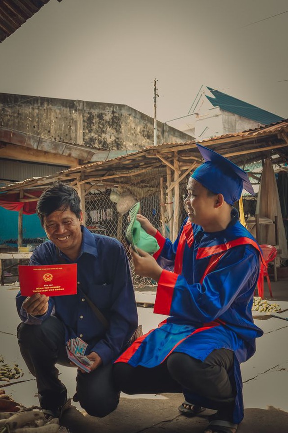 Bộ ảnh kỷ yếu sẽ khiến bạn phải mềm lòng - Ảnh 4. Bộ ảnh kỷ yếu sẽ khiến bạn phải mềm lòng - Ảnh 4.
