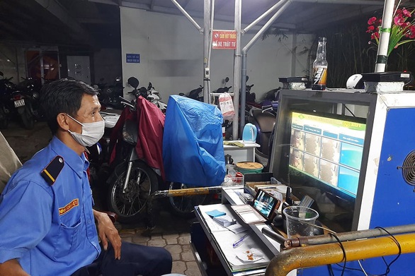 Nhọc nhằn làm ca đêm - Ảnh 1. Nhọc nhằn làm ca đêm - Ảnh 1.
