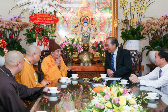 Phó thủ tướng Trương Hòa Bình thăm lãnh đạo Giáo hội Phật giáo Việt Nam tại TP.HCM - Ảnh 2.