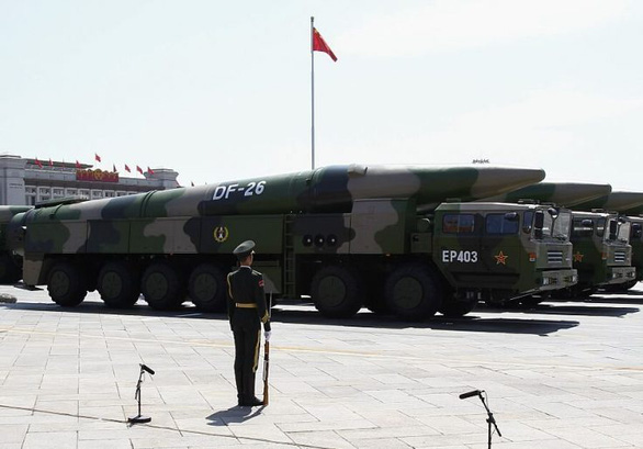 Bộ Ngoại giao trả lời về tin Trung Quốc phóng tên lửa ở Biển Đông - Ảnh 1.