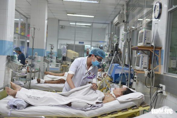 Two more people hospitalized for eating pate Minh Chay, Ho Chi Minh City registered 9 cases - Photo 1.