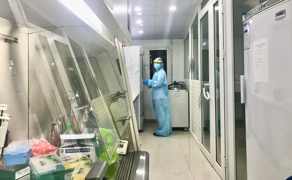 Đà Nẵng cần xét nghiệm 20.000 mẫu/ngày, chỉ đáp ứng một nửa - Ảnh 2. Đà Nẵng cần xét nghiệm 20.000 mẫu/ngày, chỉ đáp ứng một nửa - Ảnh 2.