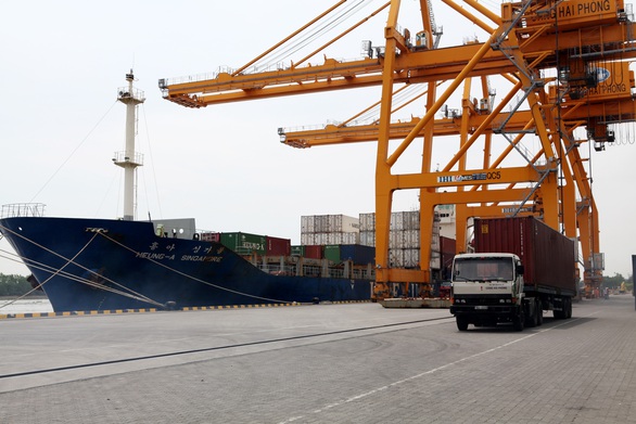 Tăng giá bốc dỡ container để lấy lại tiền hãng tàu thu của chủ hàng quá cao - Ảnh 2. Tăng giá bốc dỡ container để lấy lại tiền hãng tàu thu của chủ hàng quá cao - Ảnh 2.