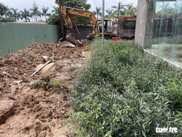 Tố chủ đầu tư chây ì nợ, nhà thầu đổ đất vào dự án chung cư - Ảnh 1. Tố chủ đầu tư chây ì nợ, nhà thầu đổ đất vào dự án chung cư - Ảnh 1.