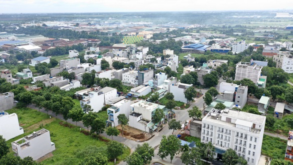 TP.HCM: Chưa sang tên, đóng tiền sử dụng đất vẫn bán nền, xây hơn 200 nhà trái phép - Ảnh 1. TP.HCM: Chưa sang tên, đóng tiền sử dụng đất vẫn bán nền, xây hơn 200 nhà trái phép - Ảnh 1.