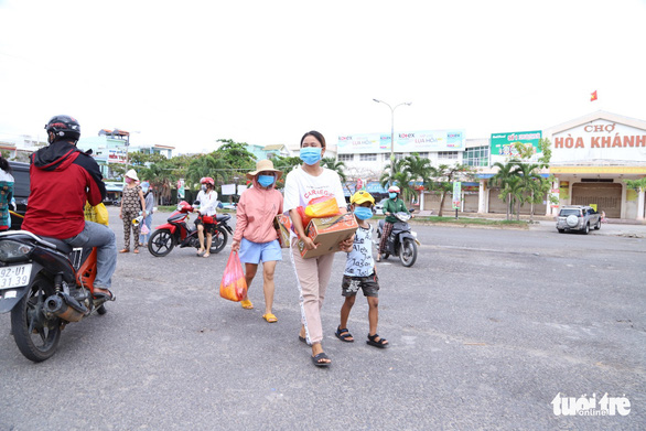 Trong tâm dịch, người Đà Nẵng sẻ chia với đồng bào Cơ Tu đang gặp khó - Ảnh 2.