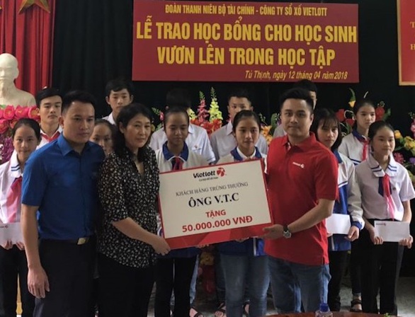 Đằng sau chuyện trúng Jackpot của những tỉ phú Vietlott - Ảnh 2. Đằng sau chuyện trúng Jackpot của những tỉ phú Vietlott - Ảnh 2.