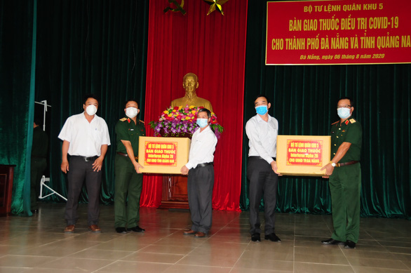Lô thuốc điều trị SARS-CoV-2 đã tới Đà Nẵng và Quảng Nam - Ảnh 1. Lô thuốc điều trị SARS-CoV-2 đã tới Đà Nẵng và Quảng Nam - Ảnh 1.