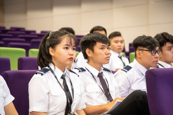 Học viên phi công phải học trực tuyến tại Việt Nam do COVID-19 - Ảnh 1. Học viên phi công phải học trực tuyến tại Việt Nam do COVID-19 - Ảnh 1.