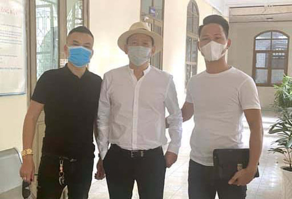 Sống thật được đánh đồng với việc văng tục mọi lúc mọi nơi? - Ảnh 1. Sống thật được đánh đồng với việc văng tục mọi lúc mọi nơi? - Ảnh 1.