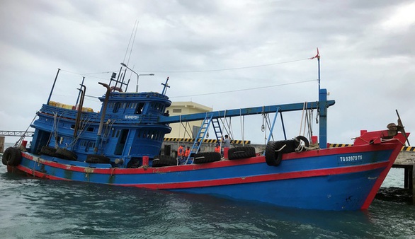 Cảnh sát biển bắt tàu chở 100.000 lít dầu DO không nguồn gốc - Ảnh 1. Cảnh sát biển bắt tàu chở 100.000 lít dầu DO không nguồn gốc - Ảnh 1.