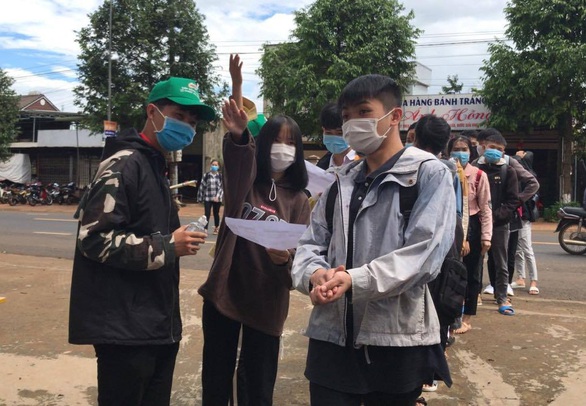Thí sinh bắt đầu làm thủ tục thi tốt nghiệp THPT, kỳ thi chưa từng có - Ảnh 25. Thí sinh bắt đầu làm thủ tục thi tốt nghiệp THPT, kỳ thi chưa từng có - Ảnh 25.