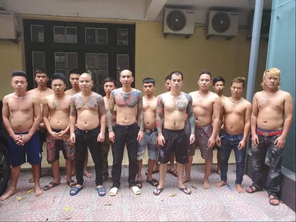Phú Lê khai vợ bị nói xấu suốt 10 ngày, đánh mẹ và dì Đào Chile để dụ ra cảnh cáo - Ảnh 3. Phú Lê khai vợ bị nói xấu suốt 10 ngày, đánh mẹ và dì Đào Chile để dụ ra cảnh cáo - Ảnh 3.