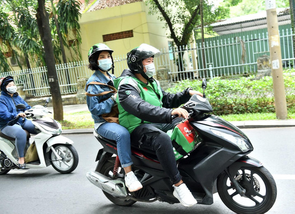 Gojek Việt Nam nổi bật với màu xanh, đen đặc trưng và quốc kỳ Việt Nam - Ảnh 2. Gojek Việt Nam nổi bật với màu xanh, đen đặc trưng và quốc kỳ Việt Nam - Ảnh 2.