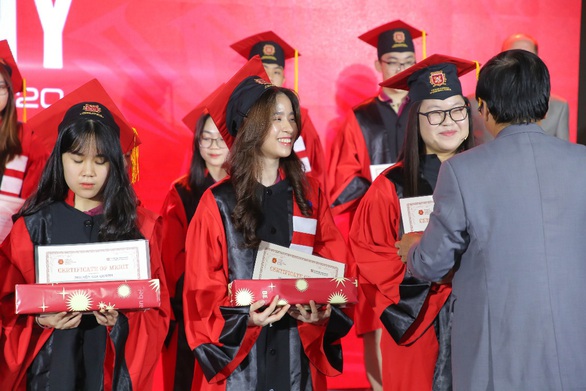 Kết quả ấn tượng của học sinh VAS sau một năm biến động - Ảnh 2. Kết quả ấn tượng của học sinh VAS sau một năm biến động - Ảnh 2.