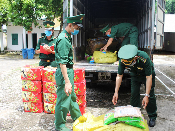 Cả tấn thực phẩm chay không nguồn gốc tuồn từ Trung Quốc vào Móng Cái - Ảnh 1.