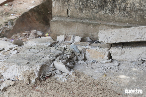 Tường đổ đè chết học sinh: ‘Trường biết tường hư hỏng nhưng chưa có tiền sửa’ - Ảnh 4.