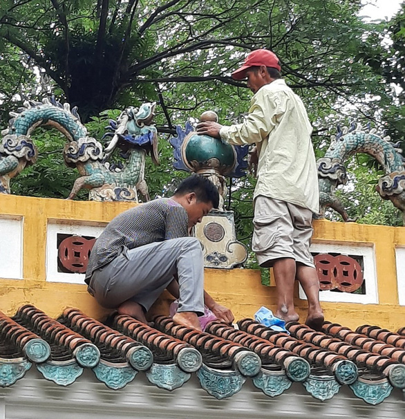 Khởi tố, bắt tạm giam kẻ trộm trái châu gần 100 tuổi của lăng Ông Bà Chiểu - Ảnh 1.