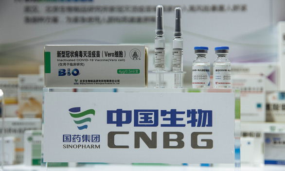Vắc xin COVID-19 của Anh bị sự cố, Trung Quốc khoe hàng mình xịn hơn - Ảnh 1.
