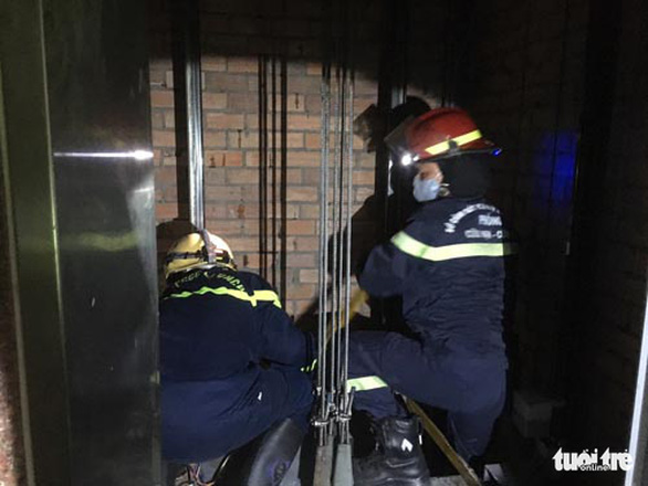 Sửa chữa thang máy, một công nhân tử vong trong tòa nhà ở quận 1 - Ảnh 1.