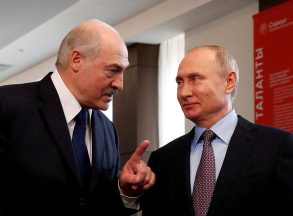 Tổng thống Belarus đến Nga, Putin cho vay 1,5 tỉ USD đối phó khủng hoảng - Ảnh 1.