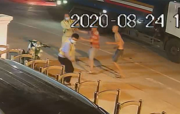 Two people who beat the staff of the Ninh Xuan BOT station were arrested and detained for 