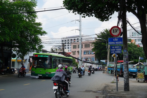 Người dân TP.HCM bàn giao mặt bằng cho nhiều dự án tháo nút thắt kẹt xe - Ảnh 2. Người dân TP.HCM bàn giao mặt bằng cho nhiều dự án tháo nút thắt kẹt xe - Ảnh 2.
