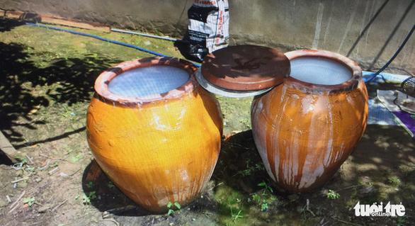 Nửa đêm tá hỏa vì nhà bị đốt, lu nước bị bỏ thuốc trừ sâu - Ảnh 3. Nửa đêm tá hỏa vì nhà bị đốt, lu nước bị bỏ thuốc trừ sâu - Ảnh 3.