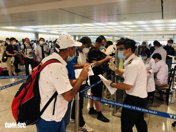 Mới: Bộ Y tế hướng dẫn tạm thời giám sát người nhập cảnh vào Việt Nam - Ảnh 1. Mới: Bộ Y tế hướng dẫn tạm thời giám sát người nhập cảnh vào Việt Nam - Ảnh 1.