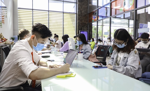 Tăng chỉ tiêu xét điểm thi tốt nghiệp THPT, thí sinh không nên vội bỏ nguyện vọng - Ảnh 1. Tăng chỉ tiêu xét điểm thi tốt nghiệp THPT, thí sinh không nên vội bỏ nguyện vọng - Ảnh 1.