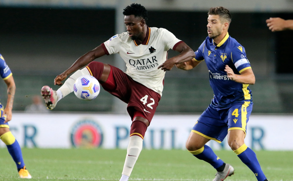 Hòa 0-0, AS Roma bỗng bị xử thua 0-3 vì dùng cầu thủ... không hợp lệ - Ảnh 1. Hòa 0-0, AS Roma bỗng bị xử thua 0-3 vì dùng cầu thủ... không hợp lệ - Ảnh 1.