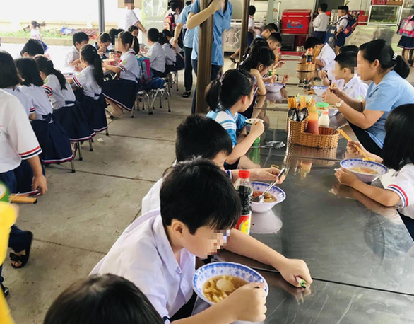 TP.HCM: Kiểm tra an toàn thực phẩm trong căngtin trường học trong 1 tháng - Ảnh 1. TP.HCM: Kiểm tra an toàn thực phẩm trong căngtin trường học trong 1 tháng - Ảnh 1.
