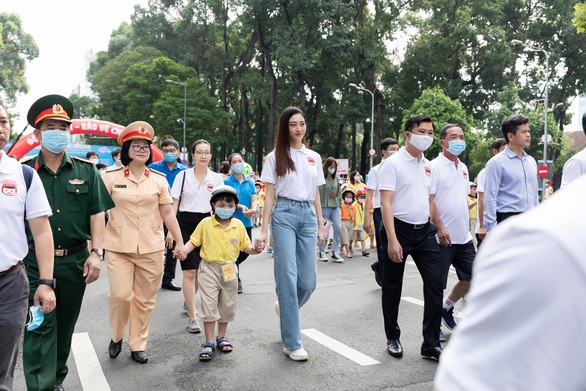 hoa hau luong thuy linh (5) hoa hau luong thuy linh (5)