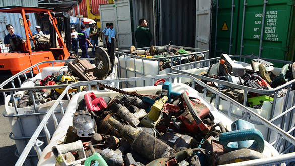 Loay hoay trả lại 600 container phế liệu độc hại vì chủ hàng đã bỏ chạy - Ảnh 2.