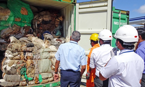 Sri Lanka trả lại Anh 21 container rác thải độc hại nhập trái phép - Ảnh 1. Sri Lanka trả lại Anh 21 container rác thải độc hại nhập trái phép - Ảnh 1.