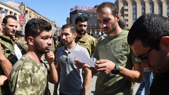 Armenia và Azerbaijan đụng độ mạnh, thế giới kêu gọi trở lại bàn đàm phán - Ảnh 2. Armenia và Azerbaijan đụng độ mạnh, thế giới kêu gọi trở lại bàn đàm phán - Ảnh 2.