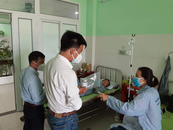 Three people in Quang Nam hospitalized after eating Minh Chay pate sandwiches - Photo 1.