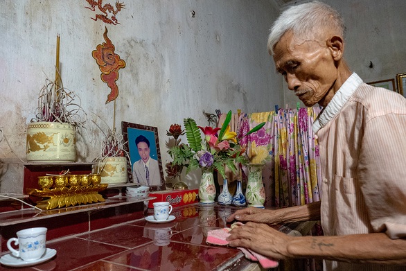 Nhọc nhằn đời phu đá - Kỳ 4: Xóm đá có 8 nấm mộ phu - Ảnh 2. Nhọc nhằn đời phu đá - Kỳ 4: Xóm đá có 8 nấm mộ phu - Ảnh 2.