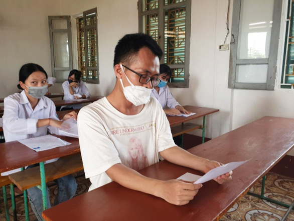 Hoàn cảnh khó khăn, thí sinh đạp xe hơn 30km từ Nam Định sang Thái Bình dự thi THPT - Ảnh 2. Hoàn cảnh khó khăn, thí sinh đạp xe hơn 30km từ Nam Định sang Thái Bình dự thi THPT - Ảnh 2.