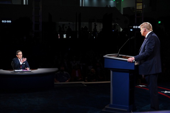 Chris Wallace: Muốn vô hình mà không được trong tranh luận Trump - Biden - Ảnh 1. Chris Wallace: Muốn vô hình mà không được trong tranh luận Trump - Biden - Ảnh 1.