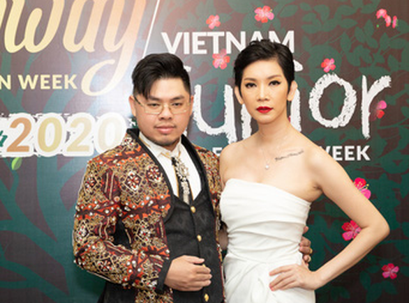 Xuân Lan ‘đặt hàng’ thiết kế bộ sưu tập mới cho cộng đồng LGBT - Ảnh 2. Xuân Lan ‘đặt hàng’ thiết kế bộ sưu tập mới cho cộng đồng LGBT - Ảnh 2.