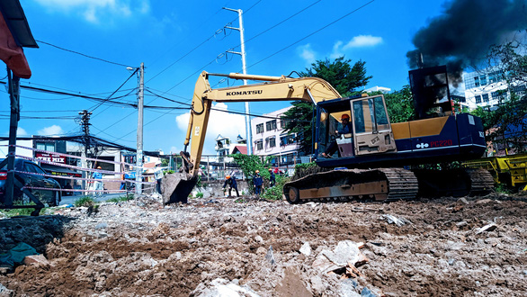 TP.HCM khởi công xây dựng cầu Hang Ngoài mới rộng gấp đôi cầu cũ - Ảnh 1.