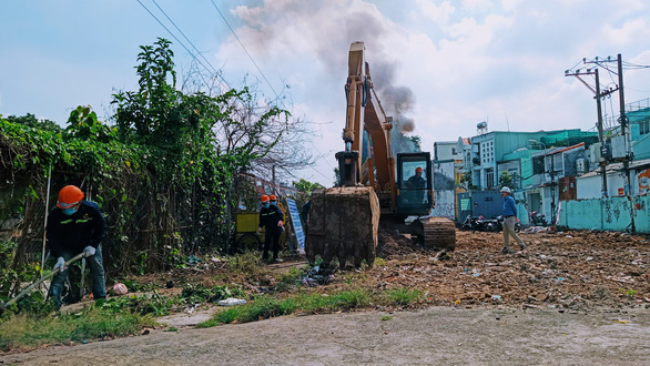 TP.HCM khởi công xây dựng cầu Hang Ngoài mới rộng gấp đôi cầu cũ - Ảnh 2.