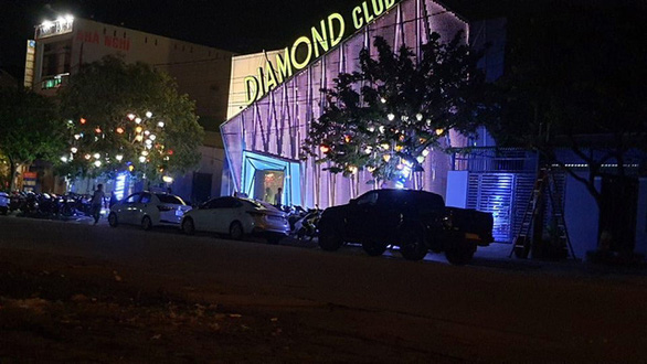 Bar Diamond Club mở cửa, livestream khách nhảy nhót bất chấp lệnh cấm? - Ảnh 1.