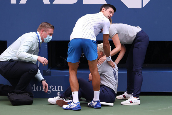 Shock: Djokovic was eliminated from the US Open because he hit the ball ... Female referee - Photo 2.